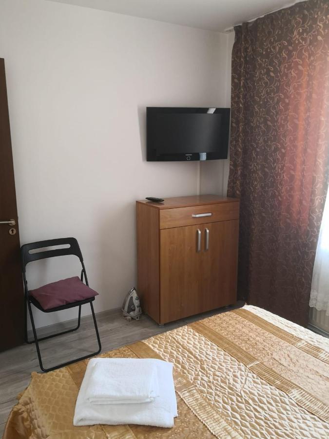 Apartament Cu Doua Camere Targu Jiu Exterior photo
