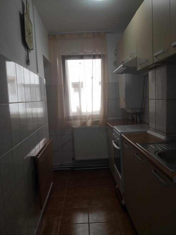 Apartament Cu Doua Camere Targu Jiu Exterior photo