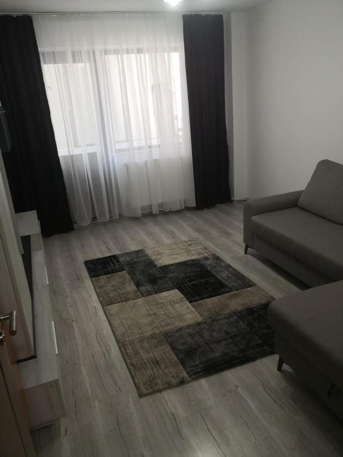Apartament Cu Doua Camere Targu Jiu Exterior photo